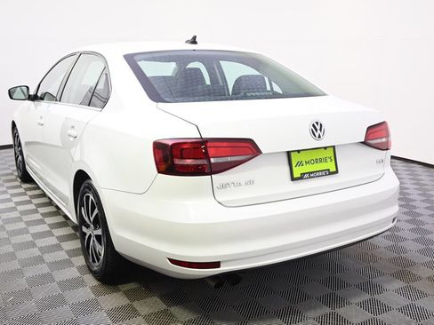 Used 2017 Volkswagen Jetta SE FWD image 4