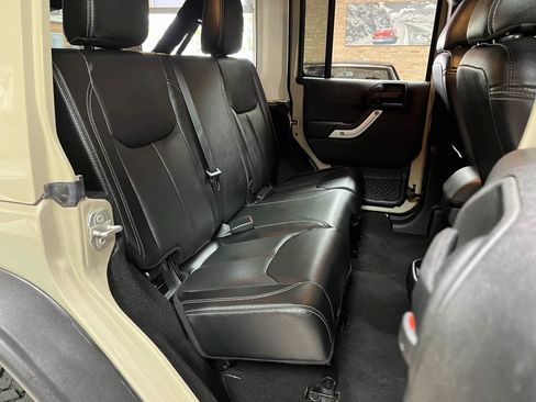 Used 2018 Jeep Wrangler Unlimited Sahara w/ Mopar Chrome Edition Group AWD/4WD image 22