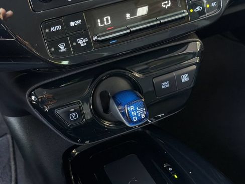 Used 2022 Toyota Prius FWD image 22
