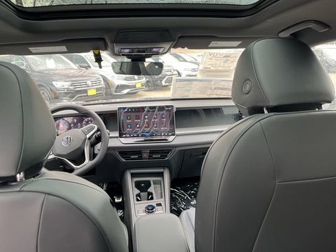 New 2026 Volkswagen Tiguan SE R-Line image 13