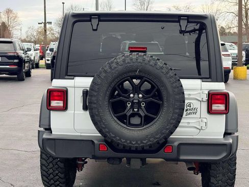 Used 2025 Jeep Wrangler Unlimited Sport AWD/4WD image 9