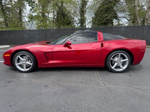 Used 2011 Chevrolet Corvette Coupe w/ 1LT RWD image 2