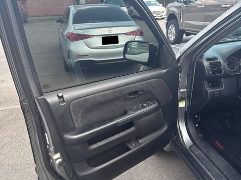 Used 2005 Honda CR-V LX image 9