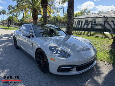 Used 2017 Porsche Panamera 4 image 2