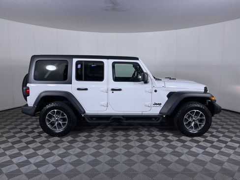 Used 2024 Jeep Wrangler Unlimited Sport AWD/4WD image 10