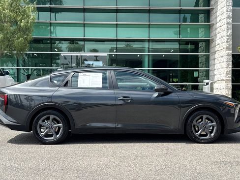 Used 2025 Kia K4 FWD image 3