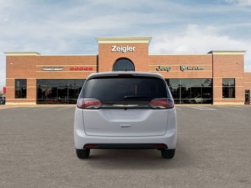 New 2026 Chrysler Voyager LX image 7