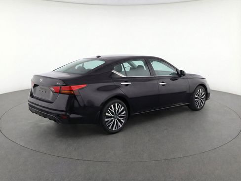 Used 2024 Nissan Altima 2.5 SV image 9