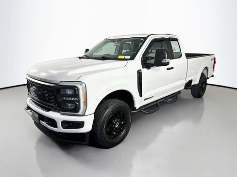 Used 2023 Ford F250 XL w/ STX Appearance Package AWD/4WD image 3