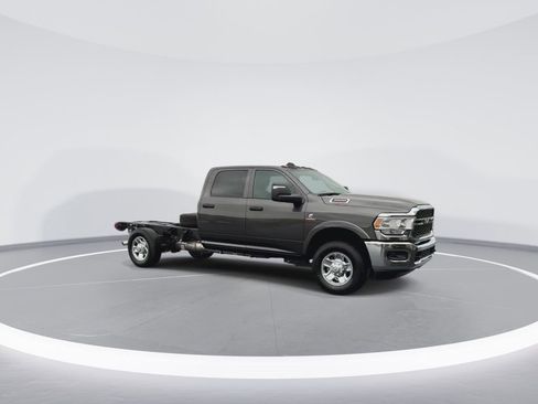 New 2024 RAM 3500 Tradesman w/ Chrome Appearance Group AWD/4WD image 3