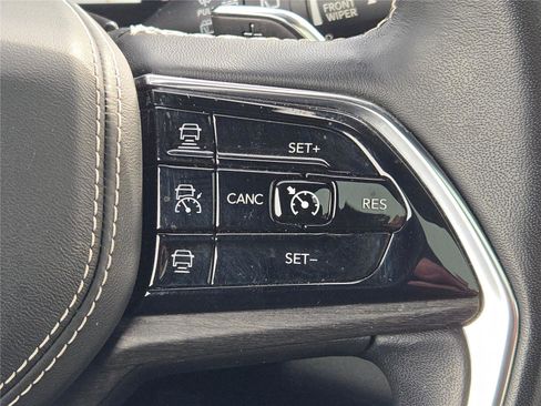 Certified 2022 Jeep Grand Cherokee Overland w/ Luxury Tech Group IV AWD/4WD image 37