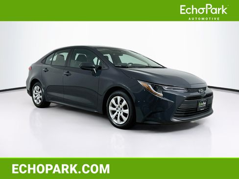 Used 2025 Toyota Corolla LE FWD image 1