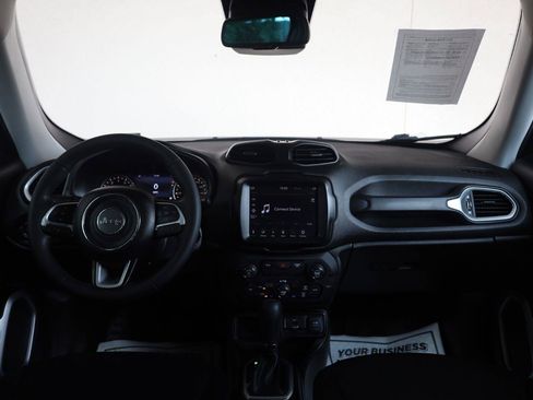 Used 2018 Jeep Renegade Latitude w/ UConnect 8.4 Nav Group FWD image 25