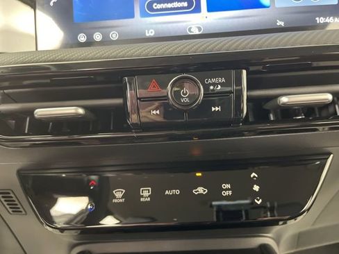 New 2026 Nissan Kicks SR image 27