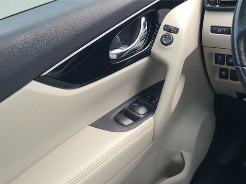 Used 2021 Nissan Rogue Sport SL FWD image 18