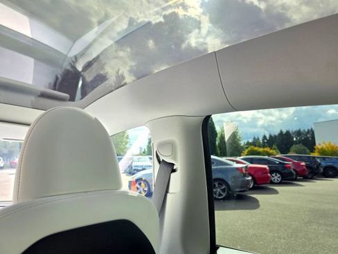 Used 2023 Tesla Model Y Long Range AWD/4WD image 46