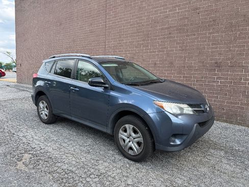 Used 2013 Toyota RAV4 LE FWD image 8