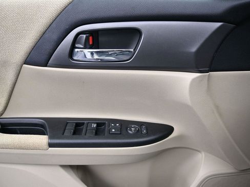 Used 2013 Honda Accord LX image 7