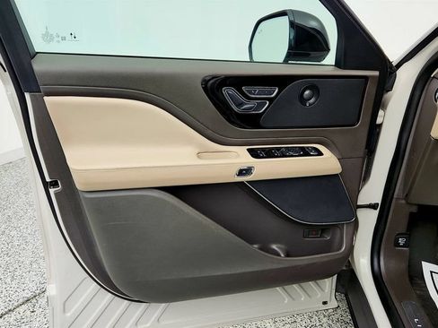Used 2021 Lincoln Aviator Reserve w/ Elements Package Plus AWD/4WD image 11