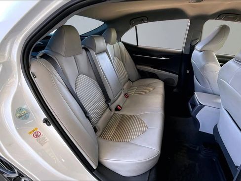 Used 2019 Toyota Camry SE w/ Convenience Package FWD image 22