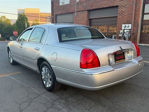 Used 2004 Lincoln Town Car Ultimate image 16