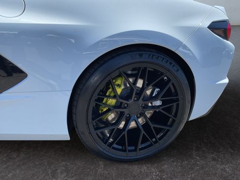 Used 2024 Chevrolet Corvette Stingray Preferred Conv w/ Z51 Performance Package RWD image 9
