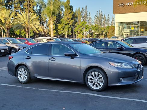 Used 2014 Lexus ES 300h w/ Luxury Package w/Bamboo Trim FWD image 7