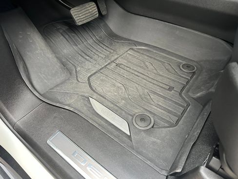 Used 2025 GMC Yukon Denali w/ Denali Reserve Package image 15