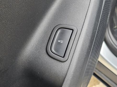 Used 2025 Chevrolet Traverse Z71 w/ LPO, Floor Liner Package AWD/4WD image 14