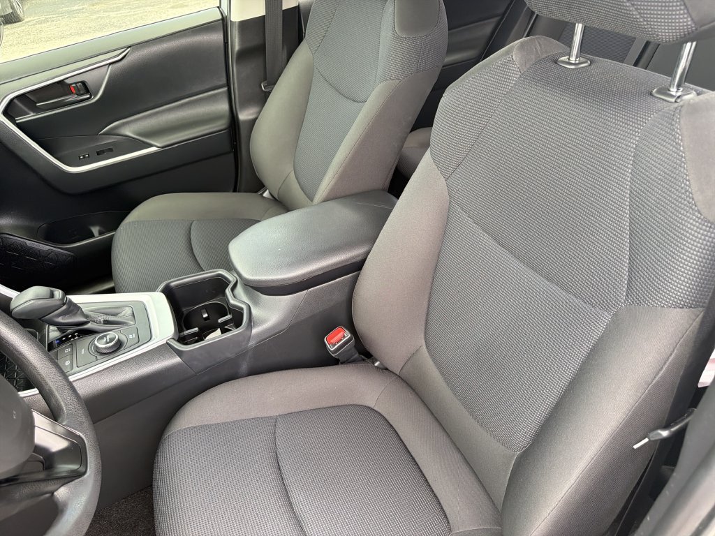 Used 2024 Toyota RAV4 LE AWD/4WD image 19