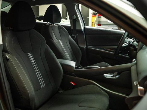 Used 2024 Hyundai Elantra SEL FWD image 13