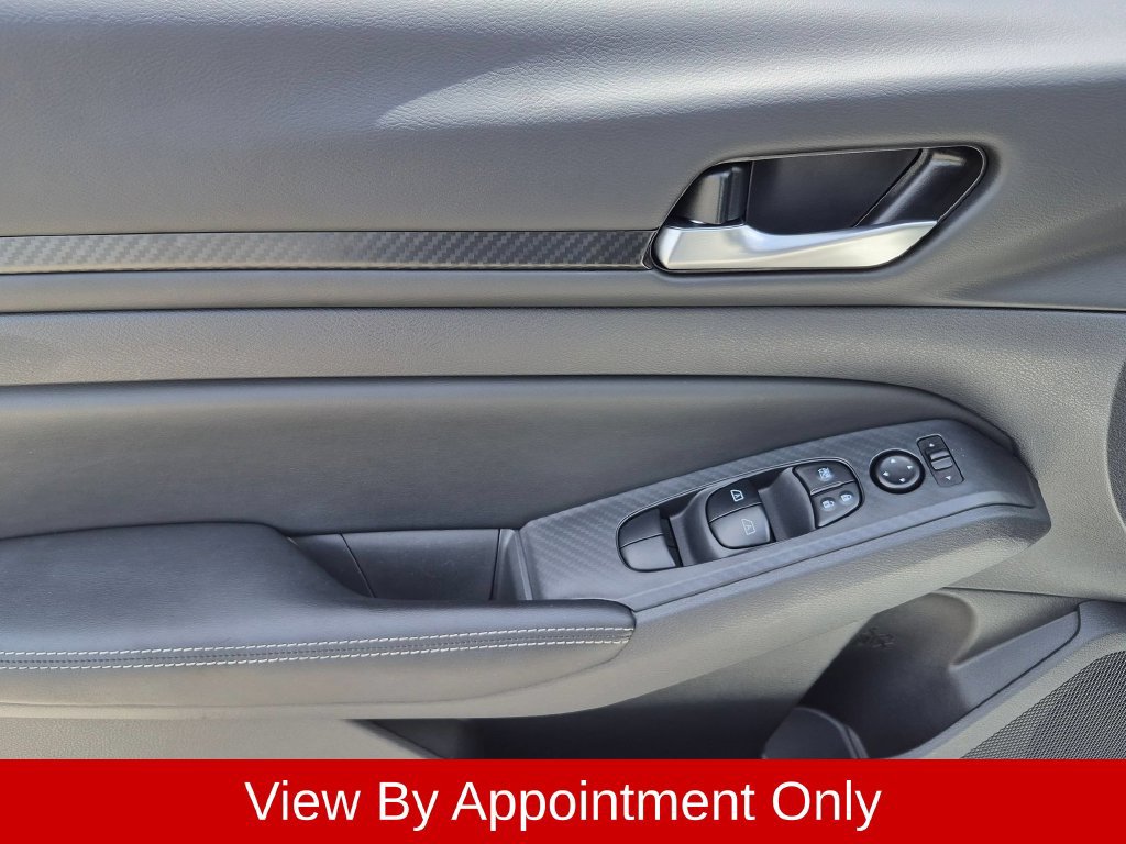 Used 2025 Nissan Altima 2.5 SV FWD image 11