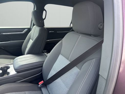 Used 2025 GMC Acadia Elevation image 27