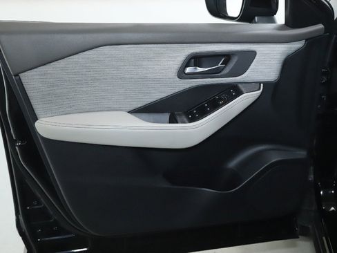 Certified 2023 Nissan Rogue SV image 15