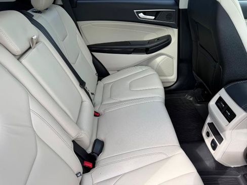 Certified 2022 Ford Edge Titanium AWD/4WD image 12