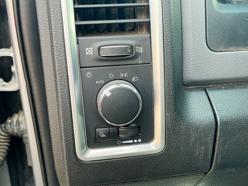 Used 2020 RAM 1500 Classic SLT AWD/4WD image 10