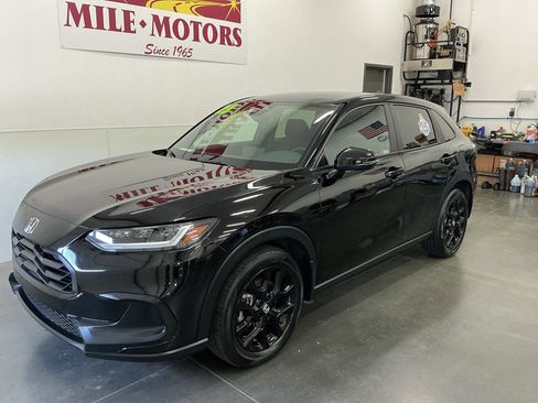 Used 2023 Honda HR-V Sport image 3