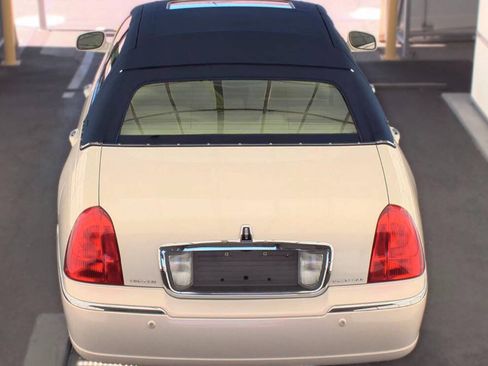 Used 2003 Lincoln Town Car Cartier RWD image 20