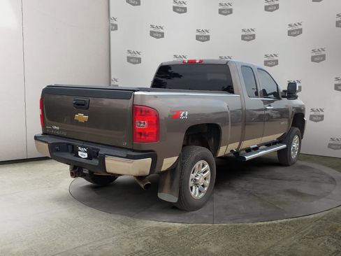 Used 2012 Chevrolet Silverado 2500 LT w/ Interior Plus Package AWD/4WD image 5