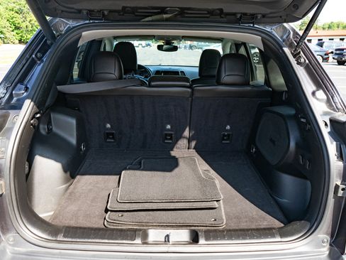 Used 2019 Jeep Cherokee Limited AWD/4WD image 9