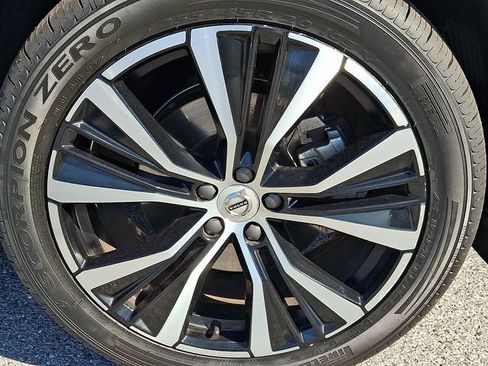 Certified 2023 Volvo XC60 B5 Plus w/ Climate Package AWD/4WD image 8