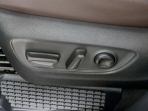 Used 2024 Toyota Sienna Platinum FWD image 16
