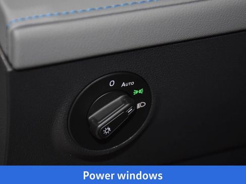 New 2024 Volkswagen Taos SE image 9