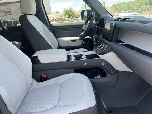 New 2025 Land Rover Defender 110 S image 20