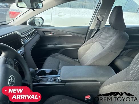 Used 2025 Toyota Camry LE FWD image 5