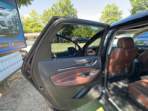 Used 2018 Buick Enclave Avenir w/ Avenir Technology Package AWD/4WD image 29