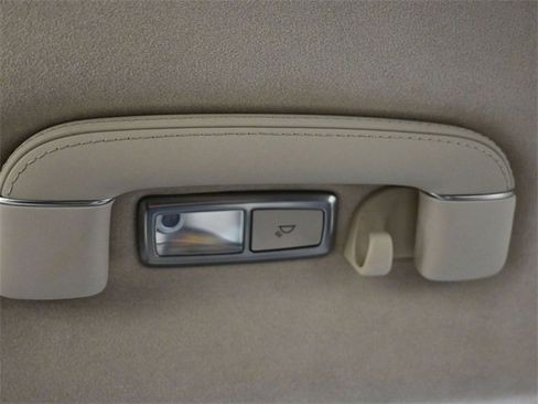 Used 2018 Genesis G90 3.3T Premium image 15