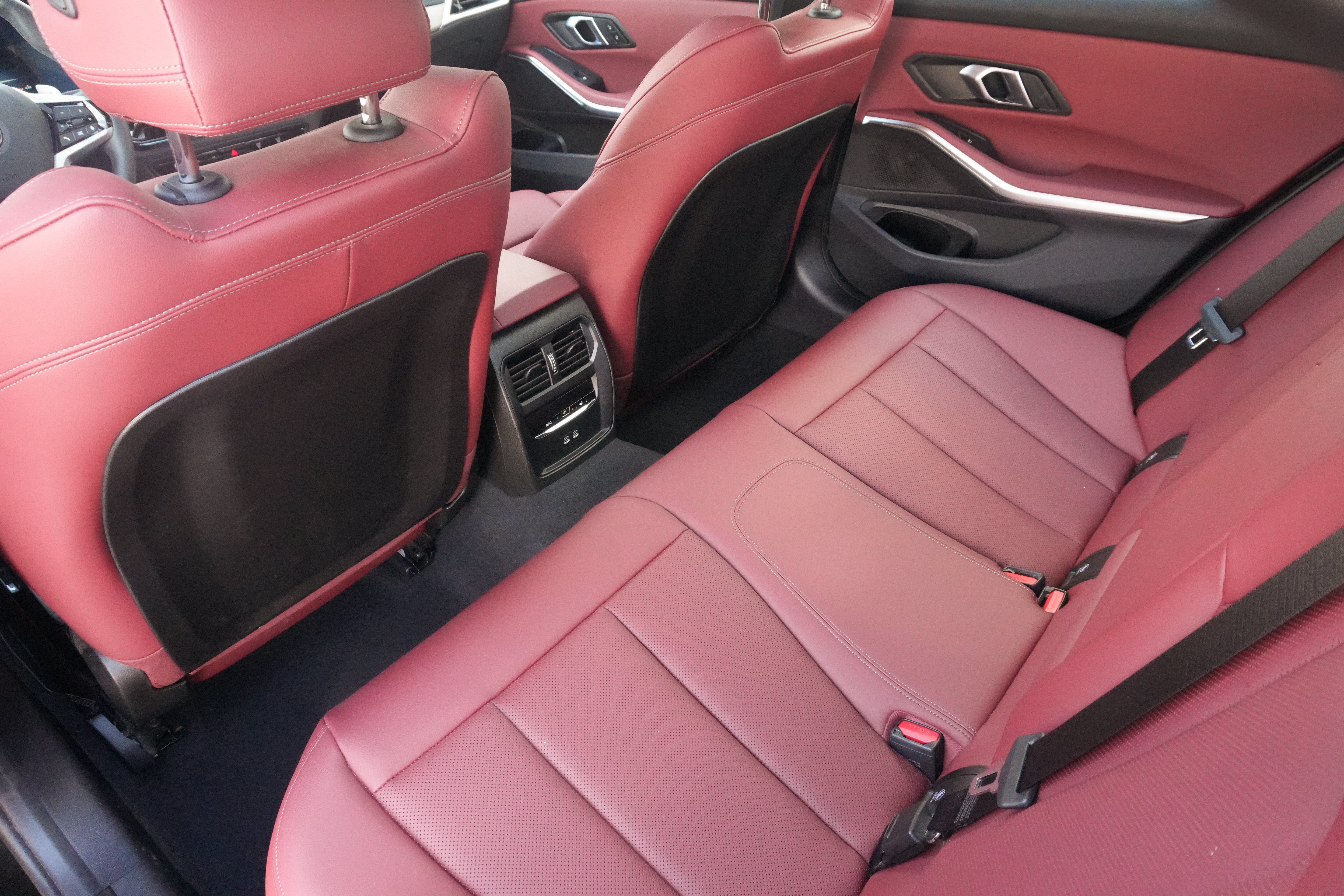 Certified 2025 BMW 330i Sedan RWD image 32