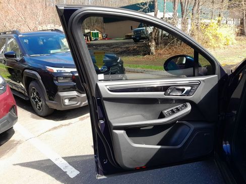 Used 2022 Porsche Macan image 10