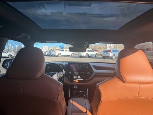 Used 2020 Toyota Highlander Platinum image 13